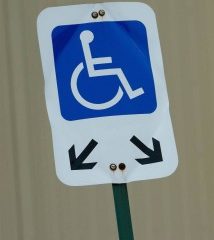 Educação, onde está o respeito com os deficientes e os idosos?
